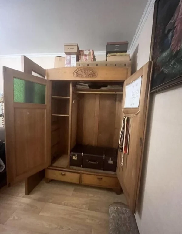 R Vintage Antique wardrobe - Image 3