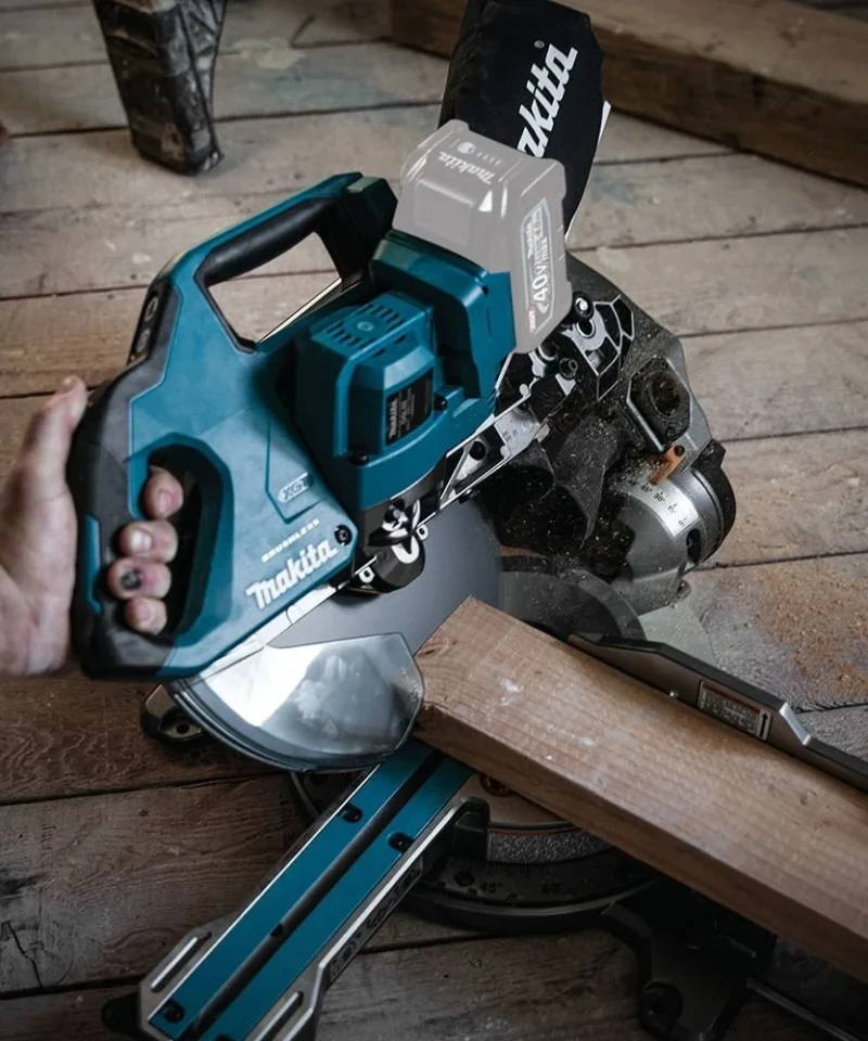 Alternative view of Makita GSL02Z 40V Max XGT Brushless Cordless 8-1/2″ Dual-Bevel