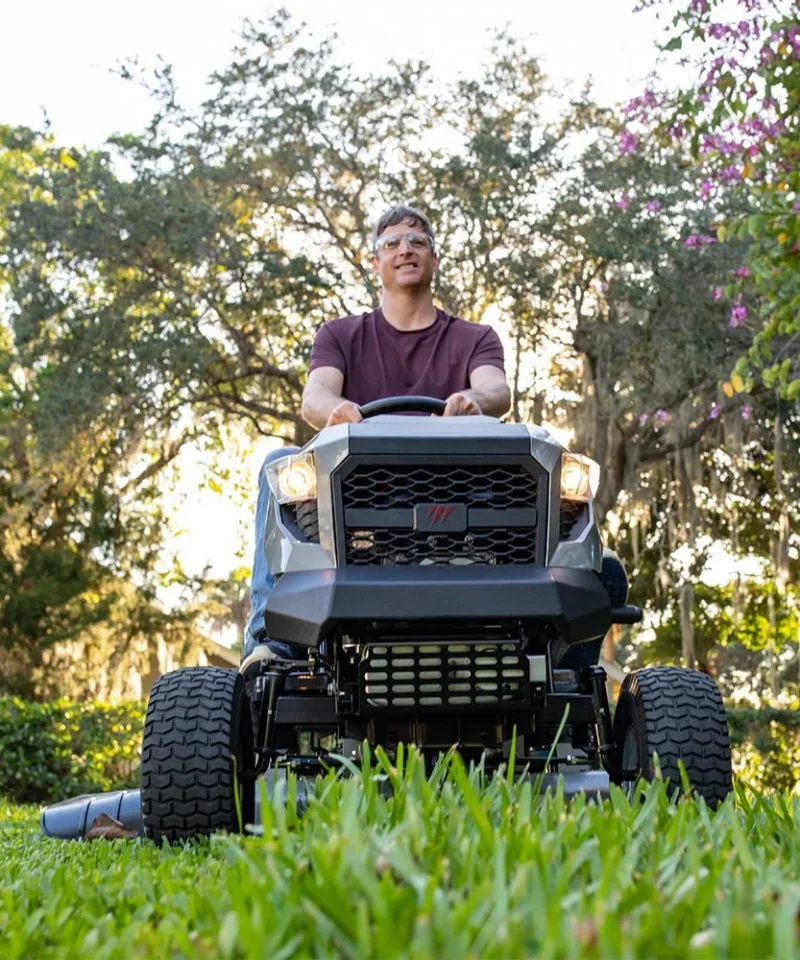 Murray MT100 42 in. 13.5 HP 500cc E1350 Series Briggs and Stratton Engine 6-Speed Manual Gas Riding Lawn Tractor Mowers. - Image 4