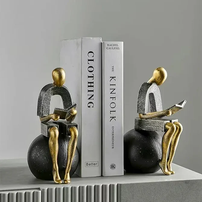 Alternative view of Modern Thinker Reading Sculpture