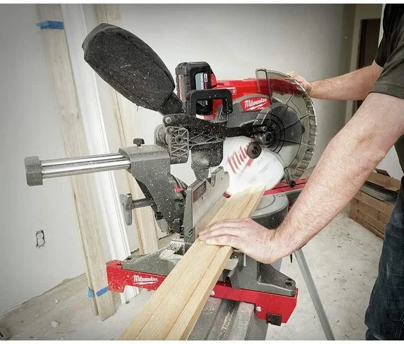 Milwaukee 18V Lithium-Ion Brushless Cordless 12 in. Dual Bevel Sliding Compound - Image 3